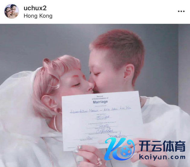 小龙女晓喻与网红女友Andi成婚